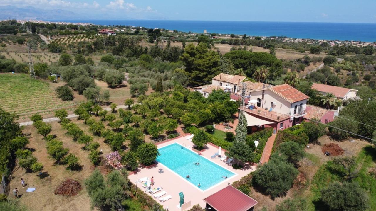 Il Casale Il Sole E La Margherita กัมโปเฟลิเช ดิ โรชเชลลา ภายนอก รูปภาพ