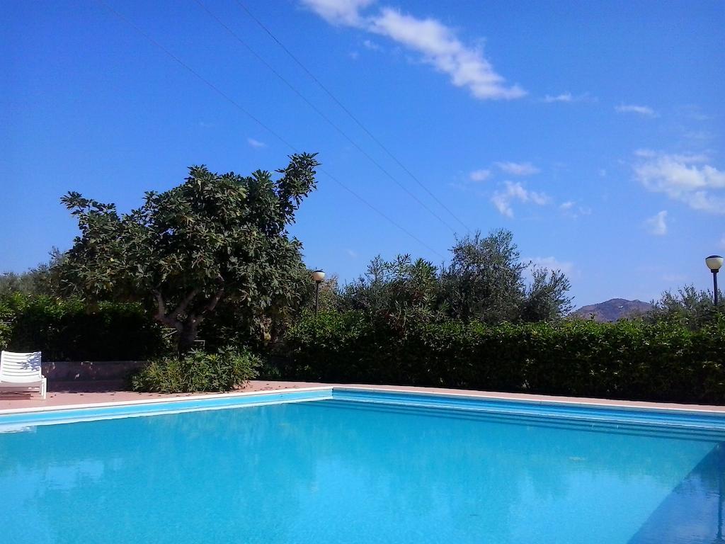 Il Casale Il Sole E La Margherita กัมโปเฟลิเช ดิ โรชเชลลา ภายนอก รูปภาพ
