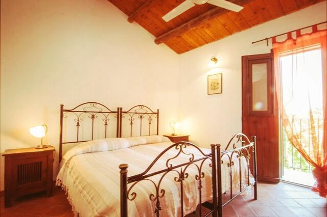 Il Casale Il Sole E La Margherita กัมโปเฟลิเช ดิ โรชเชลลา ภายนอก รูปภาพ